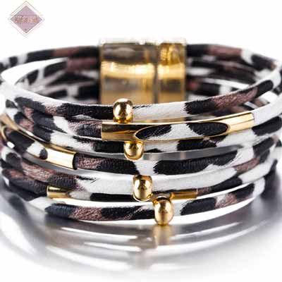 Boho-chic-leopard-bracelet-brown-white-color